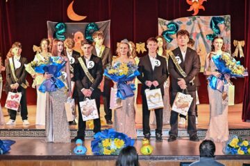 Gala Bobocilor, a Bucovinei și a Premianților, la Colegiul ,,Andronic Motrescu” din Rădăuți Gala Bobocilor, a Bucovinei și a Premianților, la Colegiul ,,Andronic Motrescu” din Rădăuți