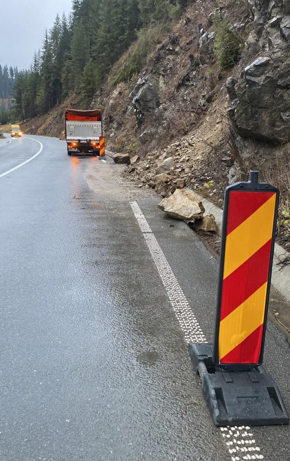 Avertisment: Căderi de pietre la Iacobeni și Cârlibaba, pe DN18