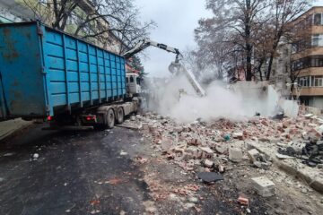 17 garaje de pe strada Oituz, demolate de Primăria Suceava, la început de decembrie