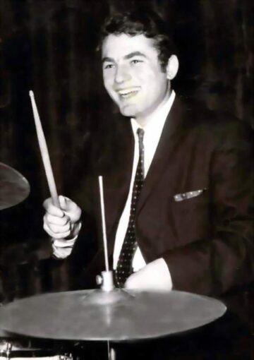 S-a stins muzicianul sucevean Bondy Stenzler, unul dintre membrii fondatori ai trupei Roșu și Negru