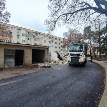 17 garaje de pe strada Oituz, demolate de Primăria Suceava, la început de decembrie
