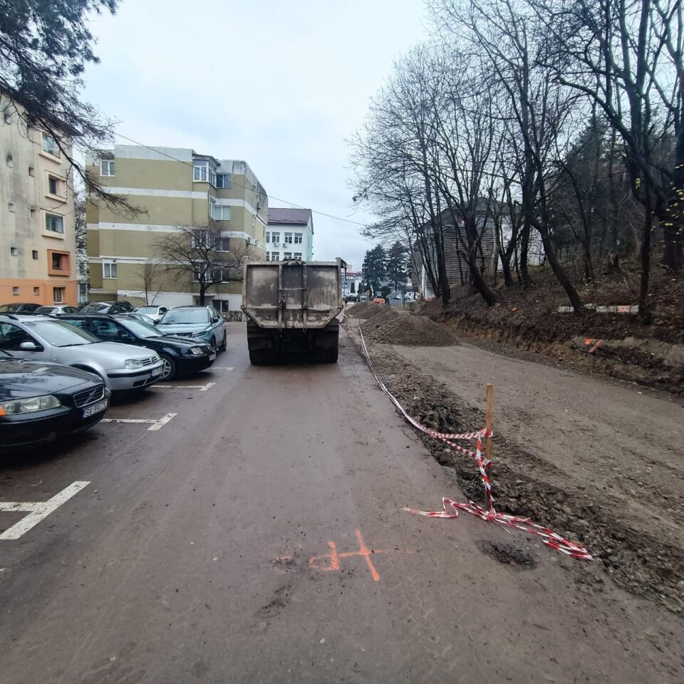 Peste 1,4 milioane de euro încasați în Suceava din parcări și 2,7 milioane de euro din piețe merg în acest an la modernizări de străzi