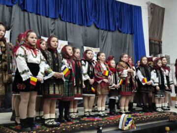 Elevii din Cajvana au sărbătorit Ziua Bucovinei și Ziua Națională cu fast și emoție