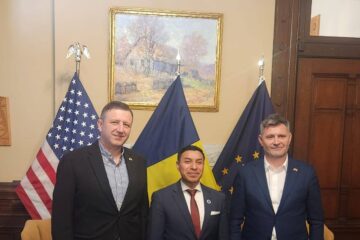 Delegației Sucevei în Statele Unite ale Americii, primită de Secretarul de Stat din Indiana, Excelența Sa Diego Morales