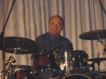 S-a stins muzicianul sucevean Bondy Stenzler, unul dintre membrii fondatori ai trupei Roșu și Negru