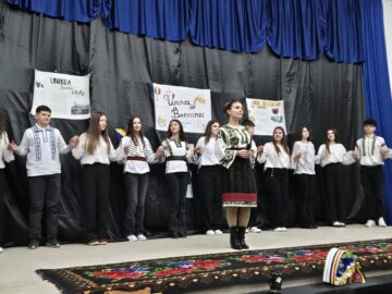 Elevii din Cajvana au sărbătorit Ziua Bucovinei și Ziua Națională cu fast și emoție