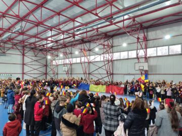 Elevii din Cajvana au sărbătorit Ziua Bucovinei și Ziua Națională cu fast și emoție