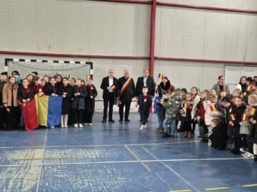 Elevii din Cajvana au sărbătorit Ziua Bucovinei și Ziua Națională cu fast și emoție