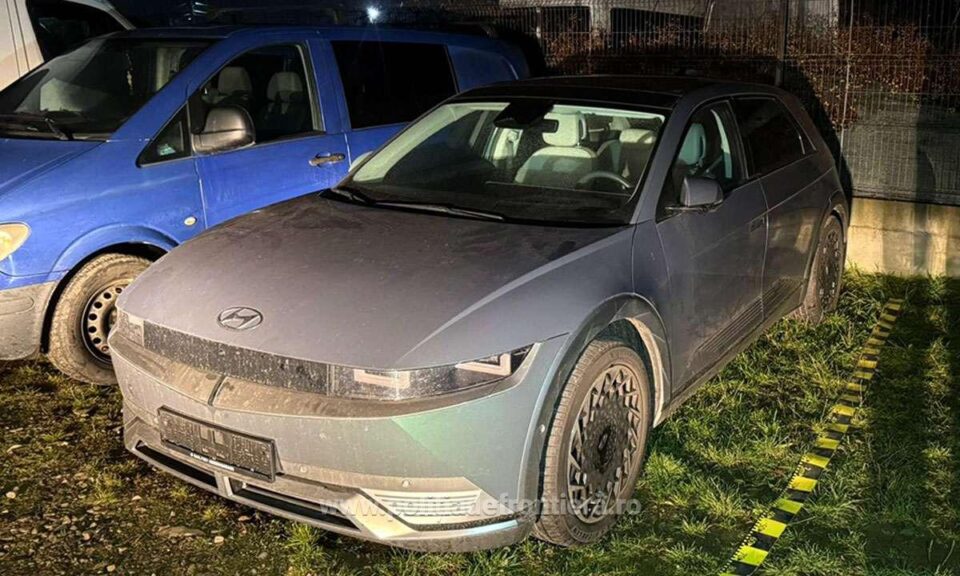 Polițiștii de frontieră au confiscat un autoturism de 25.000 de euro furat din Germania și găsit la Vicovu de Sus