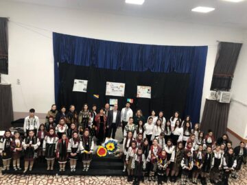 Elevii din Cajvana au sărbătorit Ziua Bucovinei și Ziua Națională cu fast și emoție