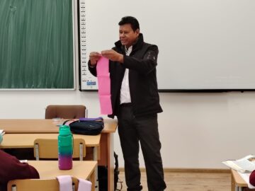 Magia origami-ului: Artistul indian Ramesh Kumar îi inspiră pe elevii din Liteni