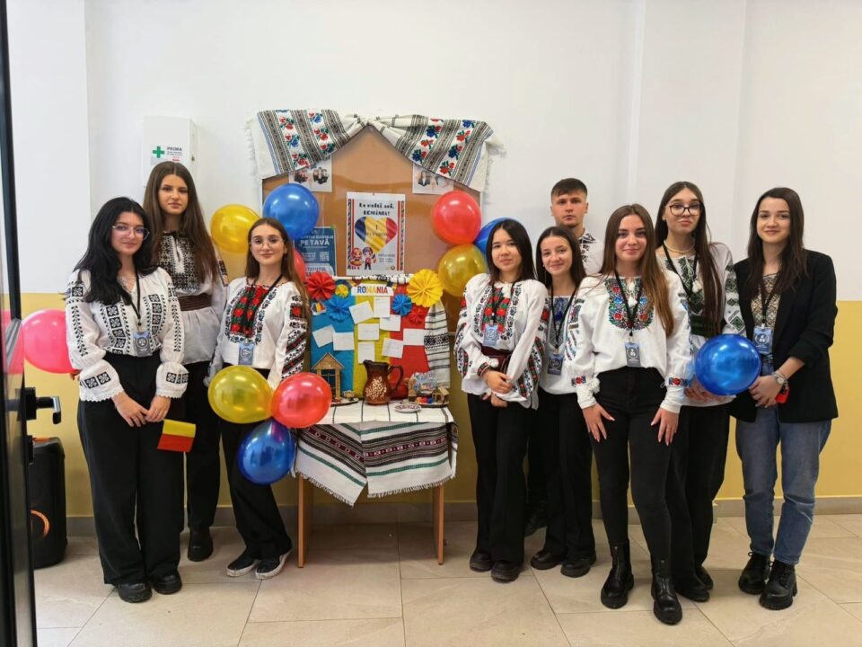 Tricolor, tradiție și unitate: Ziua Națională celebrată de elevii CȘE la Liteni