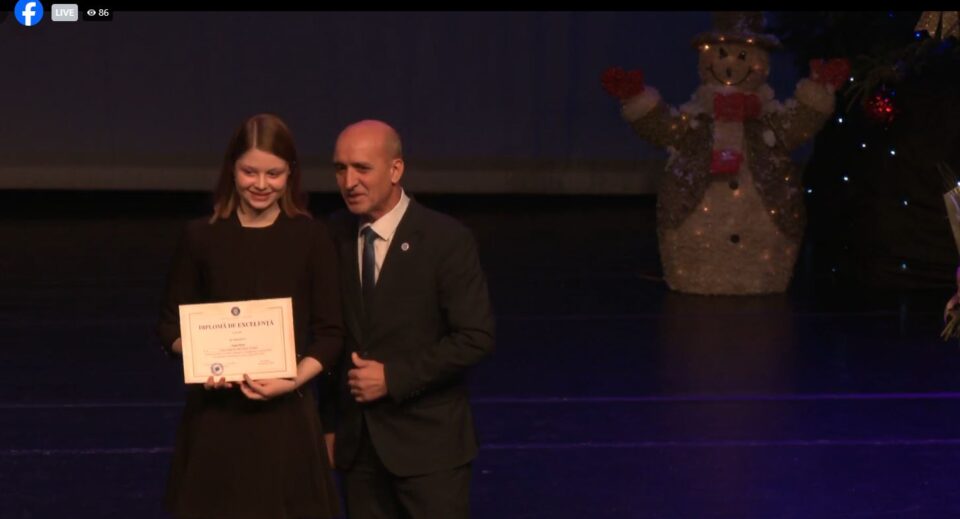 Cinci olimpici internaționali suceveni, premiați la București, de Ministerul Educației