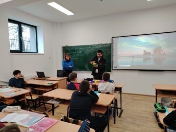 Magia origami-ului: Artistul indian Ramesh Kumar îi inspiră pe elevii din Liteni