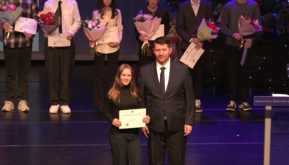 Cinci olimpici internaționali suceveni, premiați la București, de Ministerul Educației