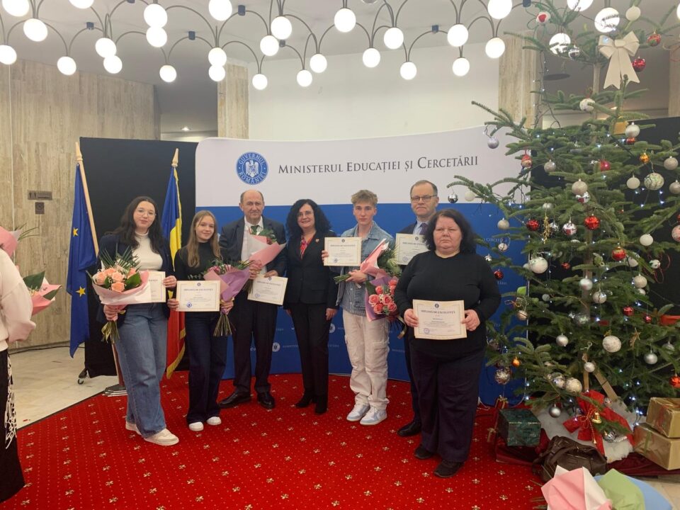 Cinci olimpici internaționali suceveni, premiați la București, de Ministerul Educației