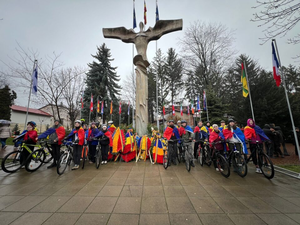 Tinerii ATOS la înălțime de Ziua Națională a României și de Ziua Bucovinei Tinerii ATOS la înălțime de Ziua Națională a României și de Ziua Bucovinei