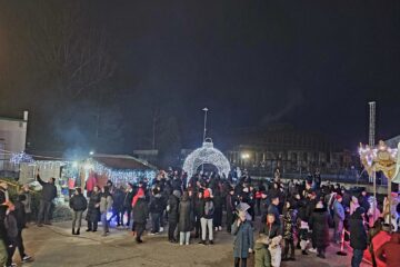 Târgul de Crăciun din parcul Ariniș din Gura Humorului se deschide la finalul acestei săptămâni cu numeroase concerte și evenimente dedicate copiilor Târgul de Crăciun din parcul Ariniș din Gura Humorului se deschide la finalul acestei săptămâni cu numeroase concerte și evenimente dedicate copiilor