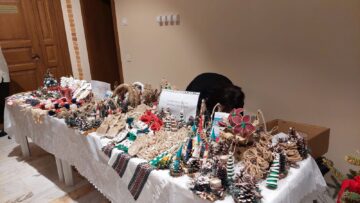 Expoziție cu obiecte realizate de persoane cu dizabilități și momente artistice, în campania „Deschide ochii, deschide inima”