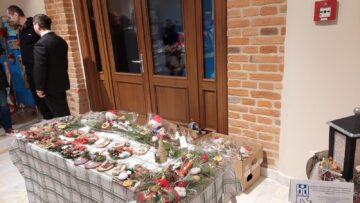 Expoziție cu obiecte realizate de persoane cu dizabilități și momente artistice, în campania „Deschide ochii, deschide inima”