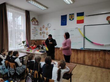 Magia origami-ului: Artistul indian Ramesh Kumar îi inspiră pe elevii din Liteni