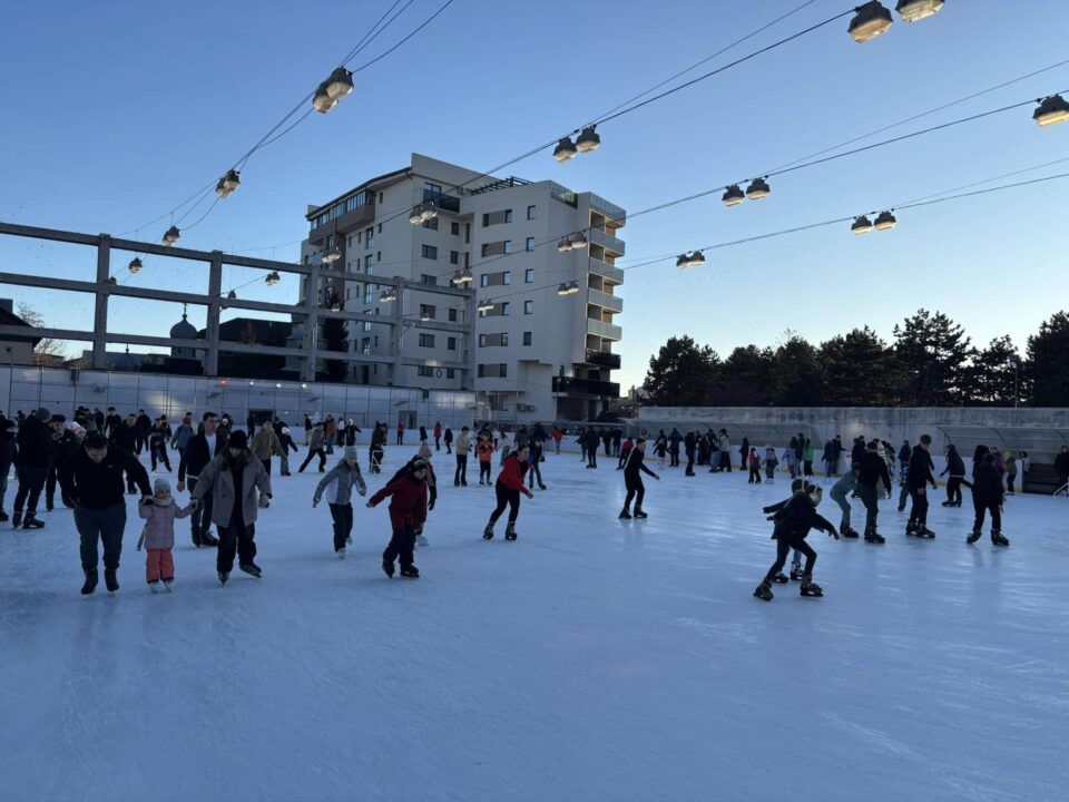 Patinoarul artificial al Sucevei, încredințat unei firme cu zero angajați Patinoarul artificial al Sucevei, încredințat unei firme cu zero angajați