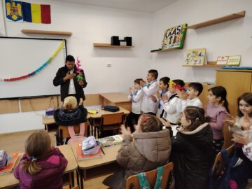 Magia origami-ului: Artistul indian Ramesh Kumar îi inspiră pe elevii din Liteni