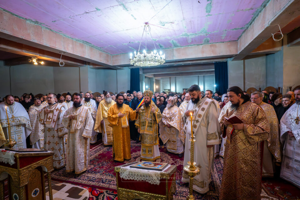 Primul hram al Sfinților Cuvioși Paisie și Cleopa în mănăstirea închinată lor în localitatea Vadu Negrilesei