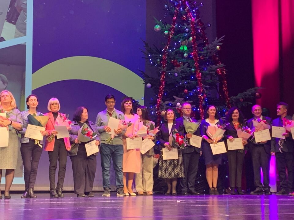 Cinci olimpici internaționali suceveni, premiați la București, de Ministerul Educației