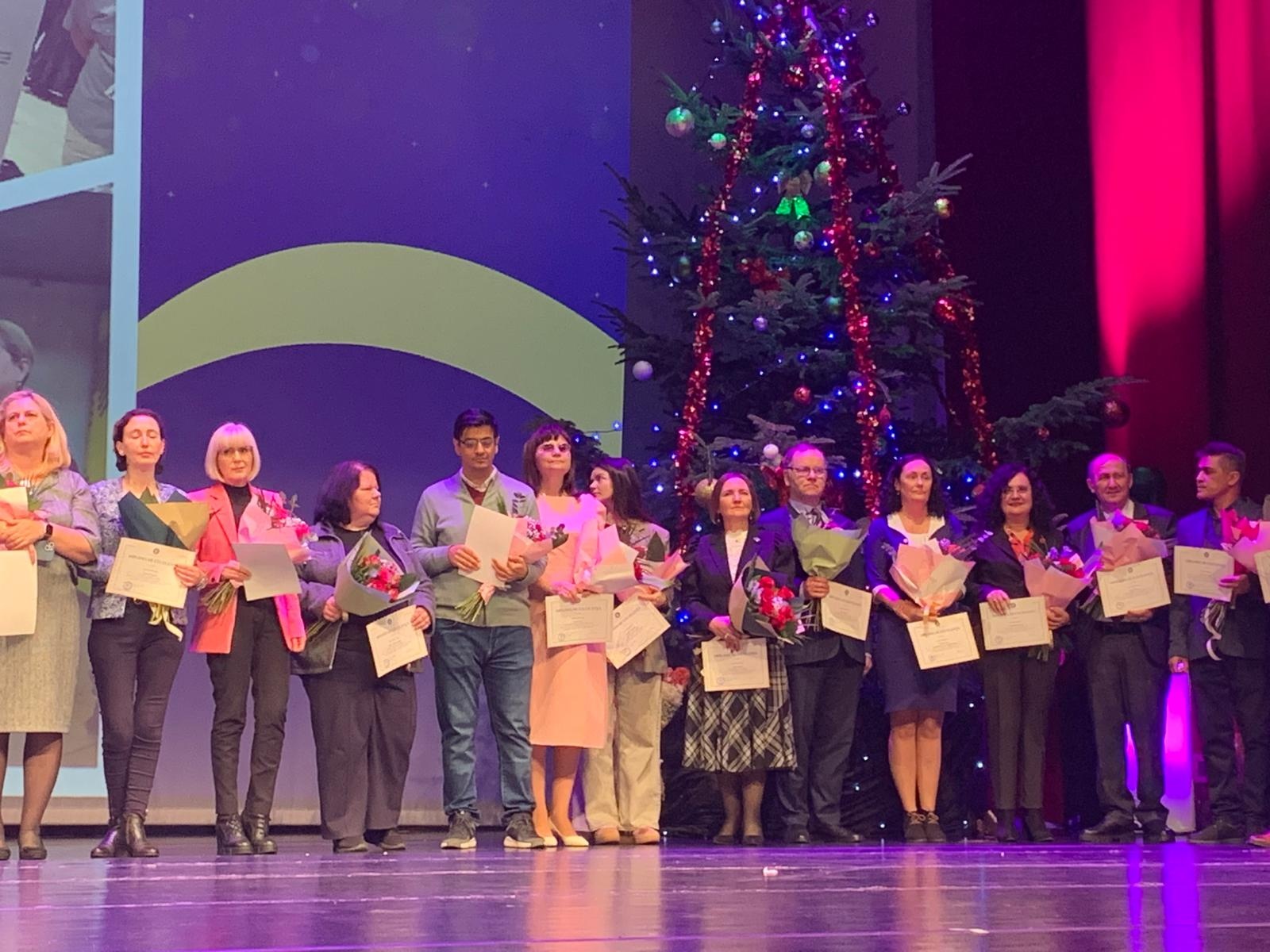 Cinci olimpici internaționali suceveni, premiați la București, de Ministerul Educației