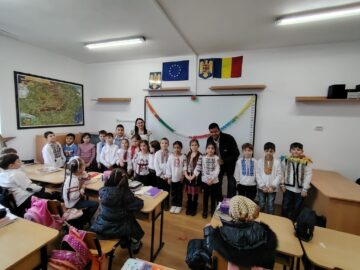 Magia origami-ului: Artistul indian Ramesh Kumar îi inspiră pe elevii din Liteni