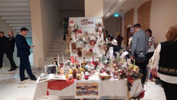 Expoziție cu obiecte realizate de persoane cu dizabilități și momente artistice, în campania „Deschide ochii, deschide inima”