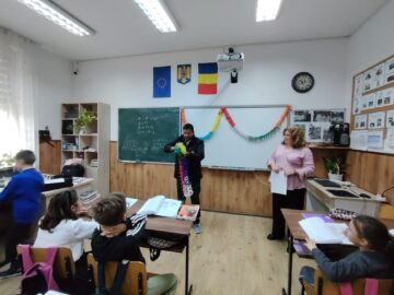 Magia origami-ului: Artistul indian Ramesh Kumar îi inspiră pe elevii din Liteni