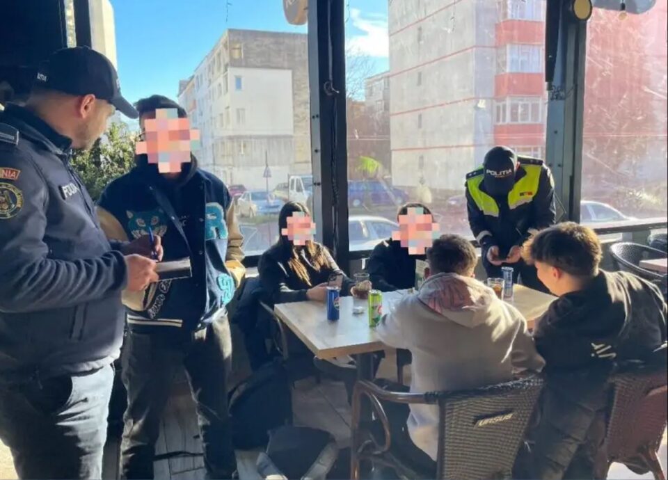 Razii repetate ale polițiștilor, în zona școlilor, după violențele din ultima perioadă