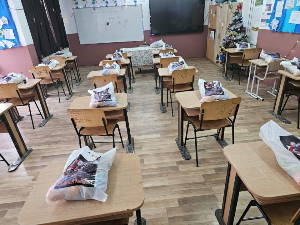 Pentru sute de copii din comuna Preutești, Moș Nicolae a sosit anticipat