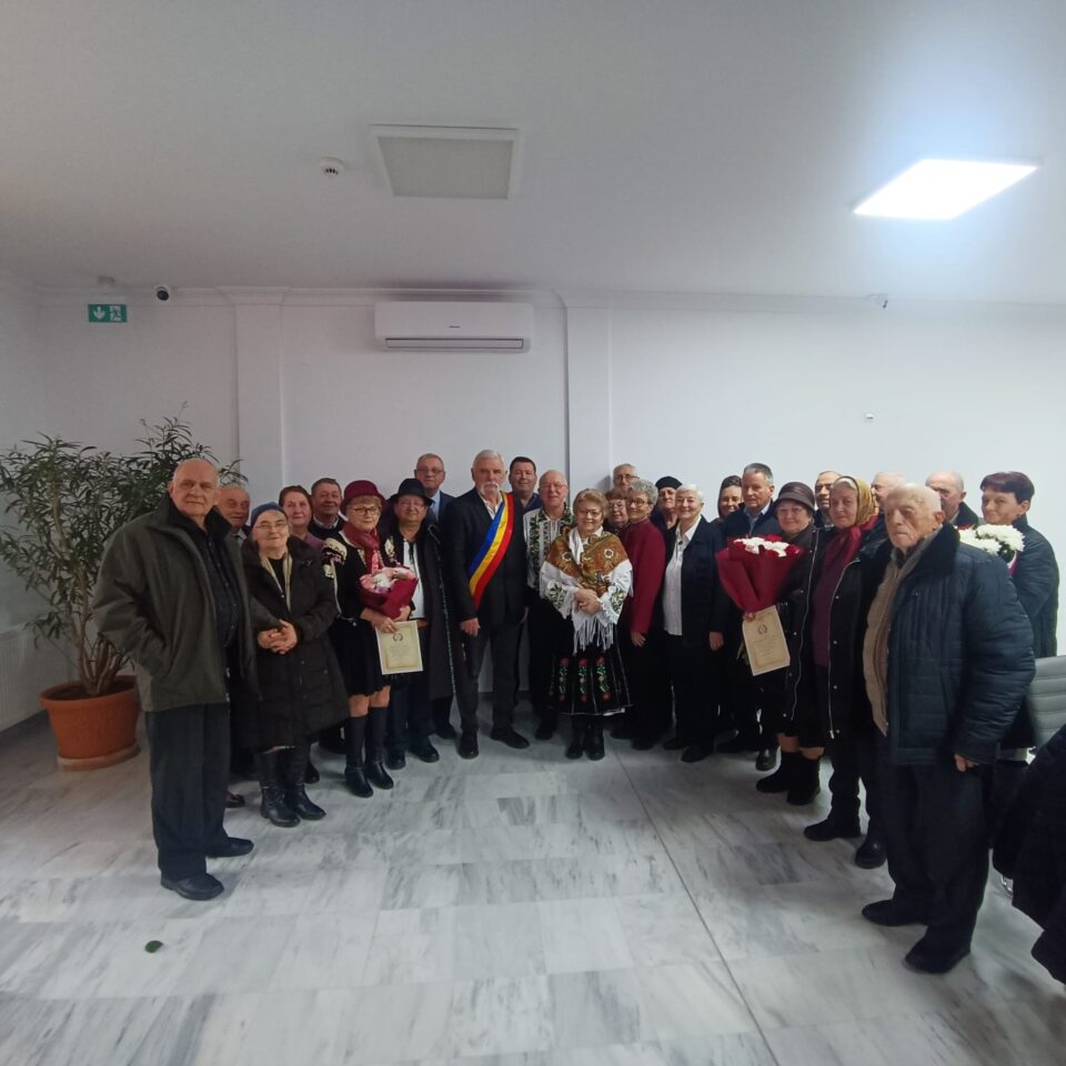 13 cupluri de aur din comuna Ipotești, premiate de conducerea Primăriei