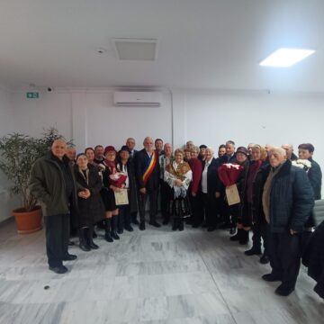13 cupluri de aur din comuna Ipotești, premiate de conducerea Primăriei
