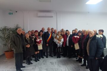 13 cupluri de aur din comuna Ipotești, premiate de conducerea Primăriei
