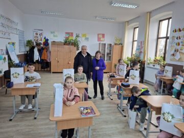 Aproape 600 de pachete au fost împărțite de primarul din Dărmănești copiilor din comună