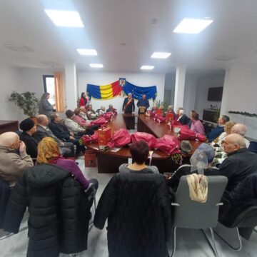 13 cupluri de aur din comuna Ipotești, premiate de conducerea Primăriei