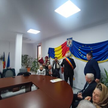 13 cupluri de aur din comuna Ipotești, premiate de conducerea Primăriei