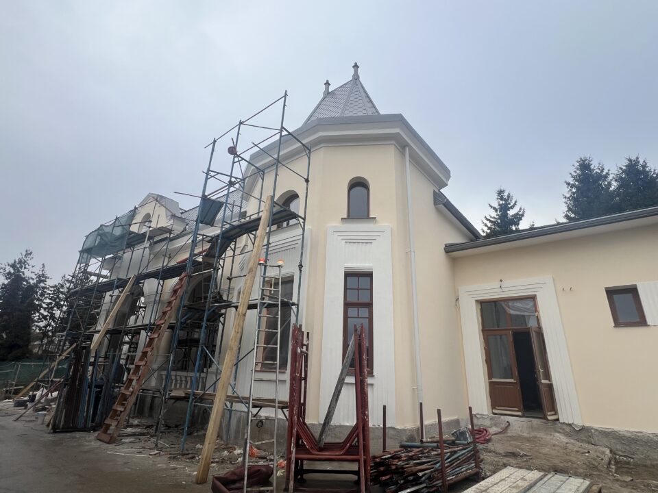 Primăria Fălticeni se apropie de finalizarea reabilitării Casei Tatos, clădire în care vor funcționa Casa Căsătoriilor și Serviciul de Evidență a Persoanelor