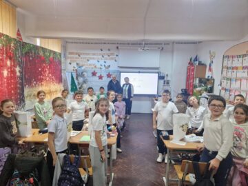 Aproape 600 de pachete au fost împărțite de primarul din Dărmănești copiilor din comună