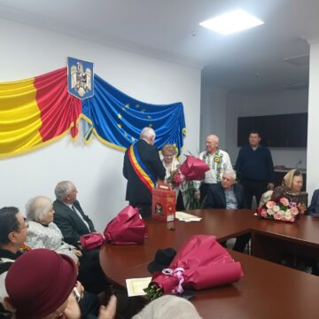 13 cupluri de aur din comuna Ipotești, premiate de conducerea Primăriei