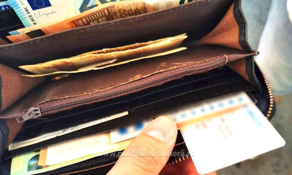 Un bulgar a fost prins în trafic cu două permise de conducere: unul fals și celălalt anulat