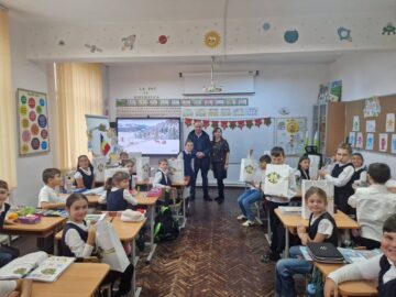 Aproape 600 de pachete au fost împărțite de primarul din Dărmănești copiilor din comună