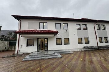 Elevi ai unui liceu, trimiși la cursuri cu poliția Elevi ai unui liceu, trimiși la cursuri cu poliția