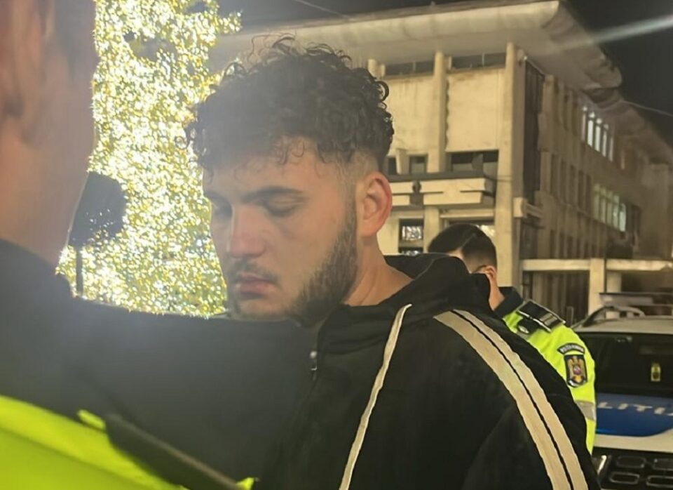 Urmărit național, prins la Suceava după ce a lovit o mașină în timp ce conducea băut și fără permis Urmărit național, prins la Suceava după ce a lovit o mașină în timp ce conducea băut și fără permis