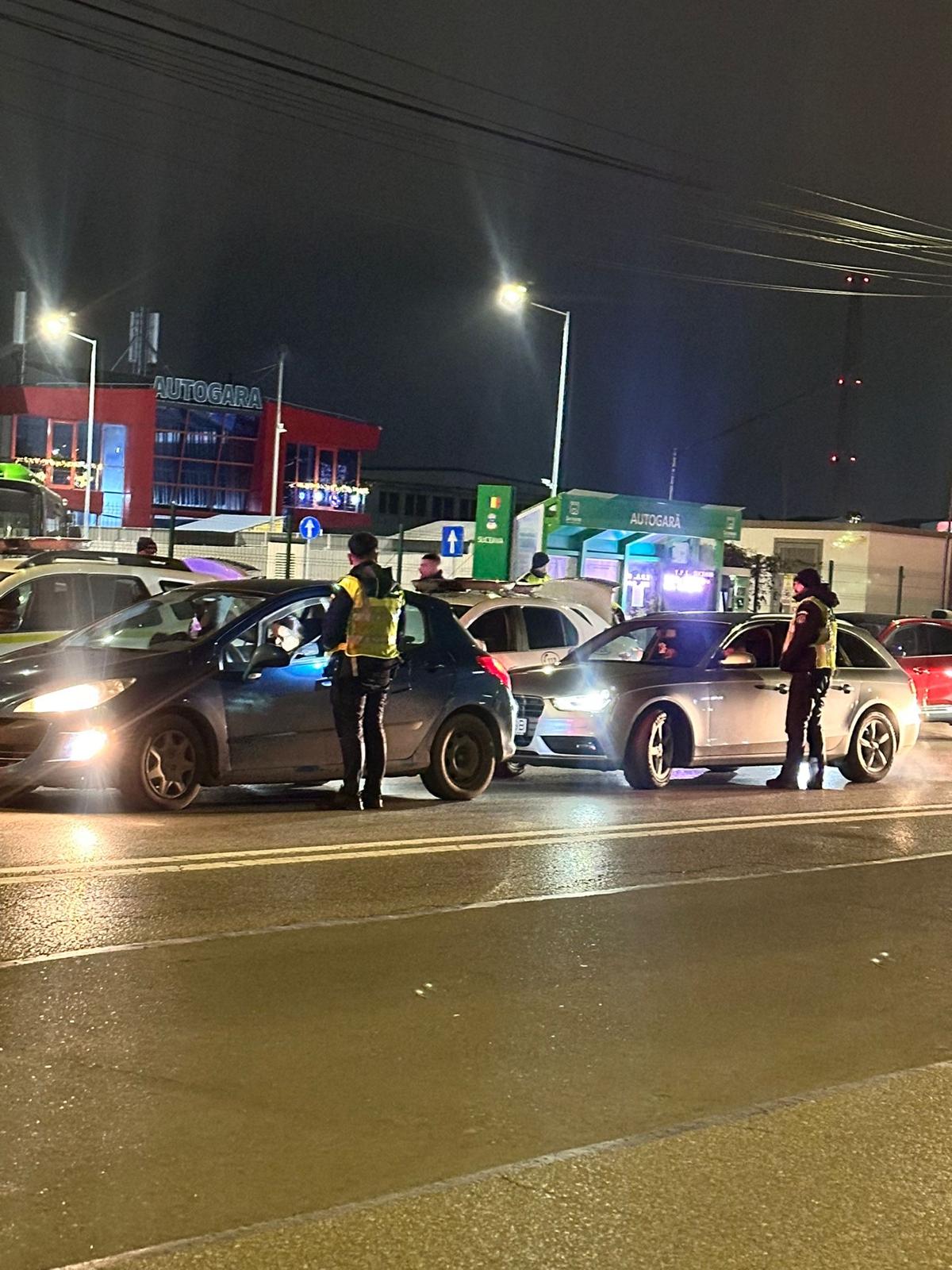 Polițiștii au ridicat zece permise și opt certificate de înmatriculare după razia blitz din weekend