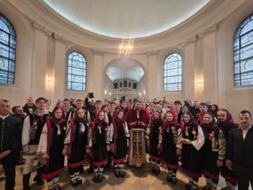 Colinde bucovinene pentru români din Germania din partea grupului “Ai lui Ștefan, noi oșteni” din Vicovu de Sus